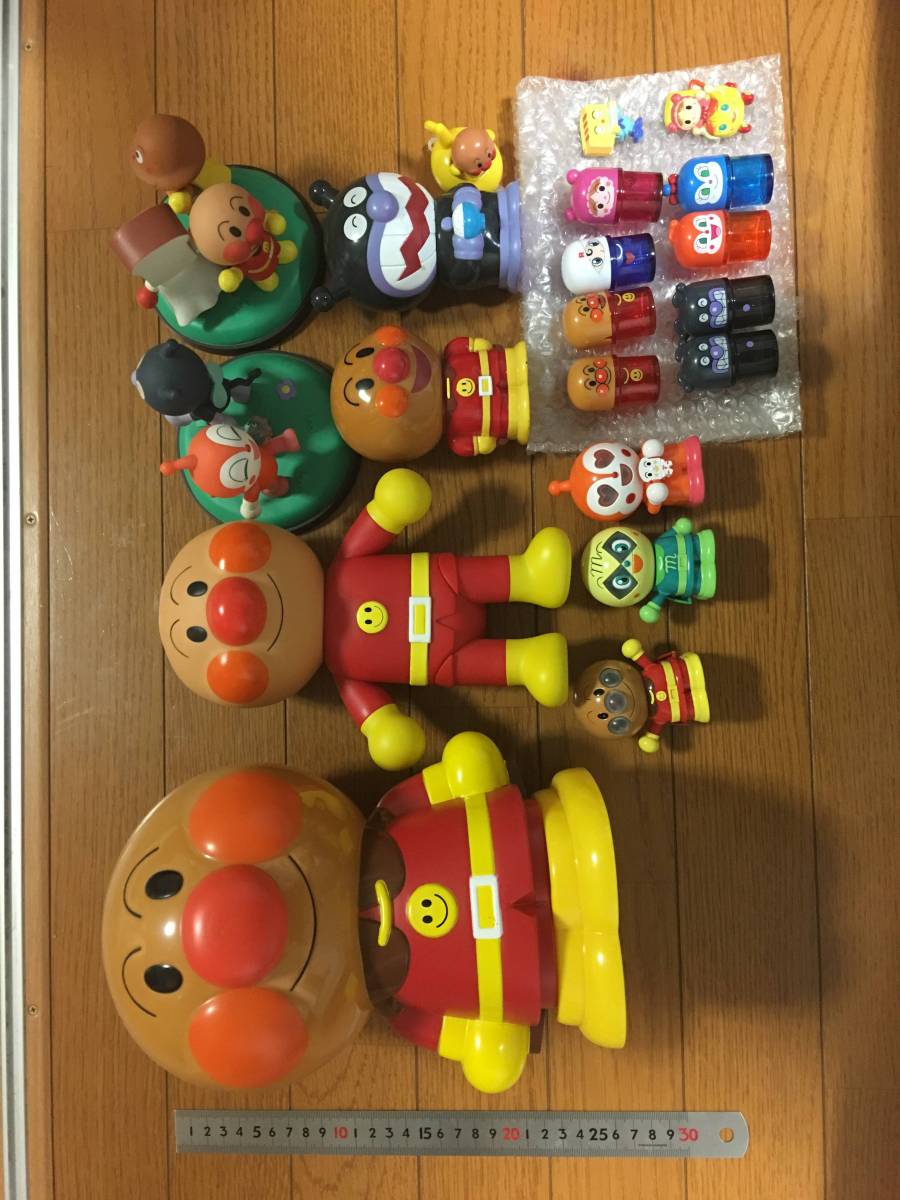 アンパンマン バイキンマン 等 入れ物 ポポちゃん人形 風アンパンマン いろいろセット 中古です。