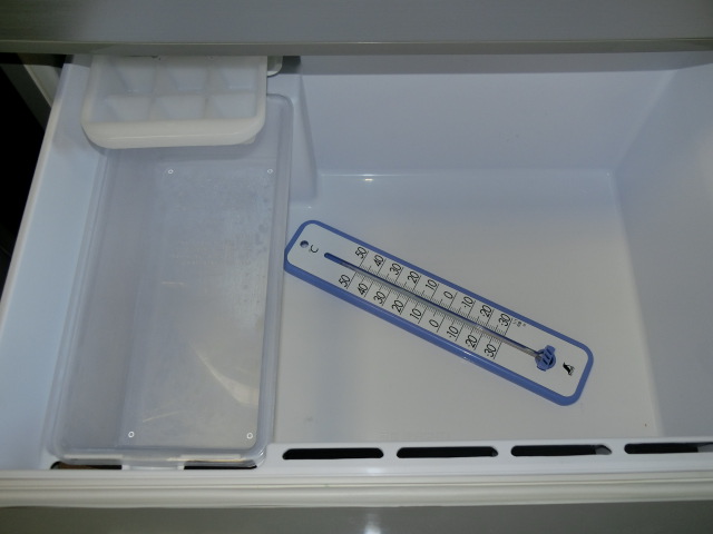 動作保証60日間ありAQUA 2012年 【260L/12年】AQUA 3ドア冷蔵庫 AQR-