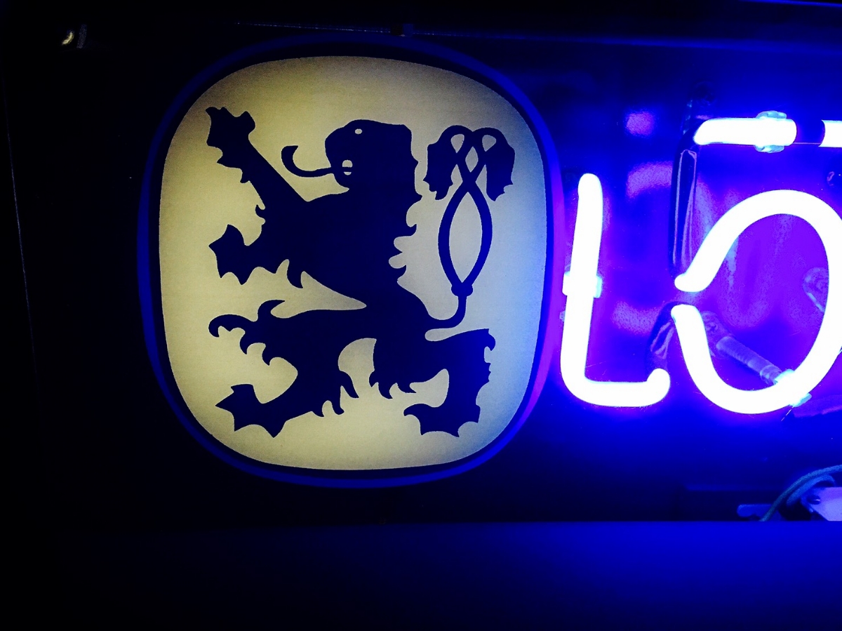 Löwenbräu ネオンサイン 青色　レーベンブロイ レーベンブロイの中古が安い！激安で譲ります・無料であげます｜ジモティー