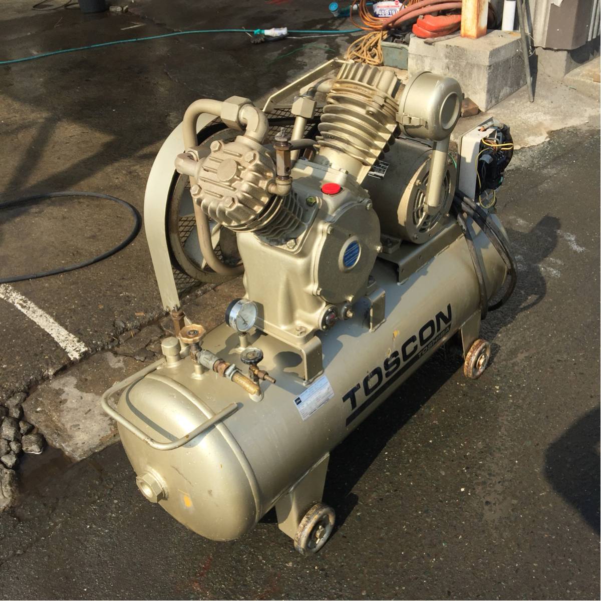 東芝/TOSHIBA TOSCON トスコン エアコンプレッサー SP105-37T2 3.7kw 5馬力