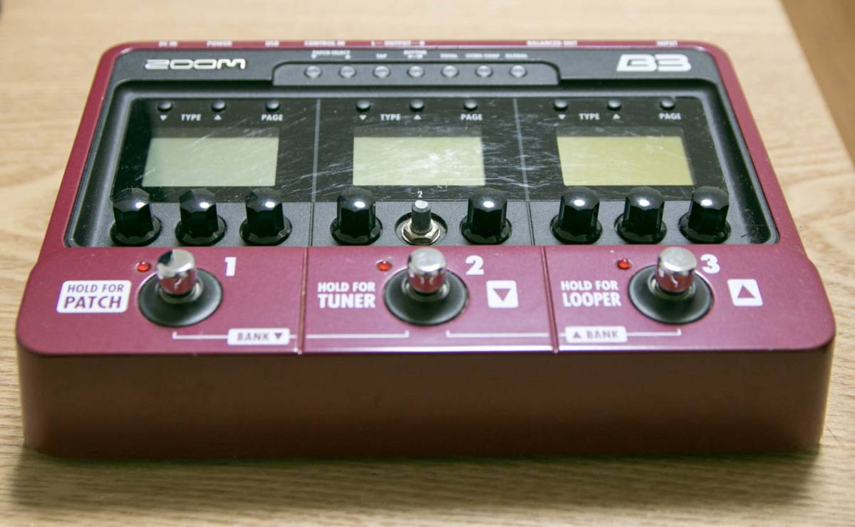 ZOOM B3 中古　傷あり