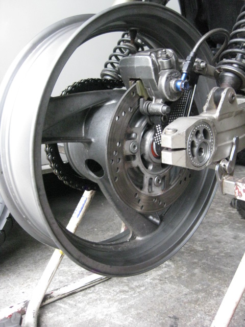 ゼファー400カイ用ZZR400流用ワイドリアホイール