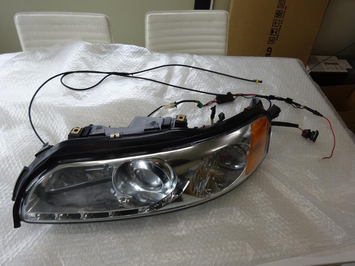 ボルボ V70 ヘッドランプ ライト レンズ ASSY 左 中古 11-1353-6010-H1