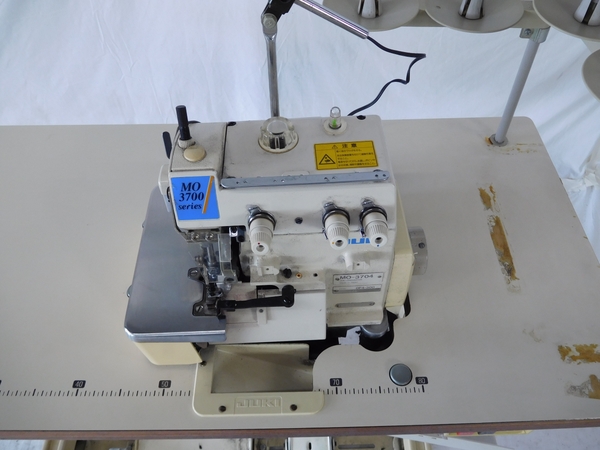 中古 JUKI MO-3704 OF4-300 オーバー ロックミシン 業務用ミシン 中古 JUKI MO-3704 OF4-300 オーバー ロックミシン 業務用ミシン
