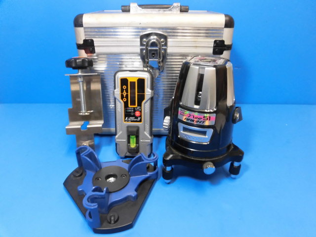 おまとめの専用ページです。 レーザーロボ レーザー墨出し器 0 K358☆シンワ レーザー墨出し器