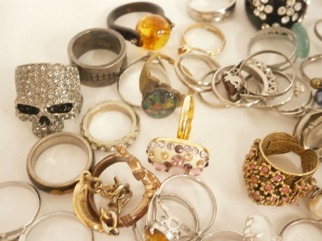 1スタ 美品有 指輪 リング レディース 大量セット 500g/まとめ売り/福袋/パール ラインストーン フラワーモチーフ ベアモチーフ 他/ZGW-52