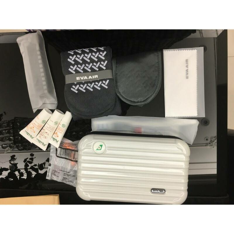 エバー航空ファーストクラス限定 RIMOWA アメニティポーチ 白 ホワイト