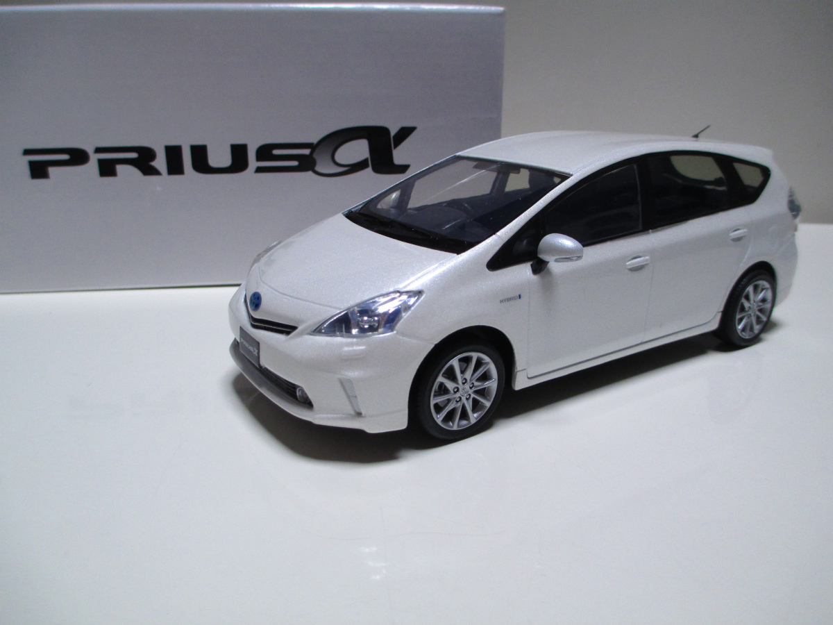 1/24 トヨタ プリウスα PRIUS α プリウスアルファ 前期 非売品 カラー