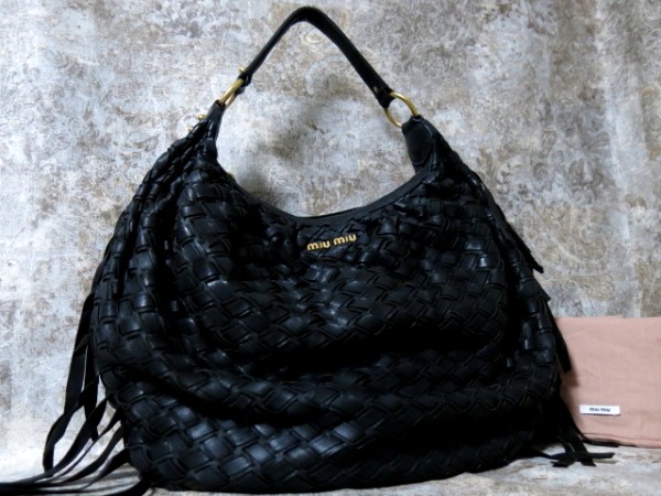 miu miu 編み込み カーフレザー フリンジ ショルダーバッグ 黒 miu miu 編み込み カーフレザー フリンジ ショルダーバッグ 黒