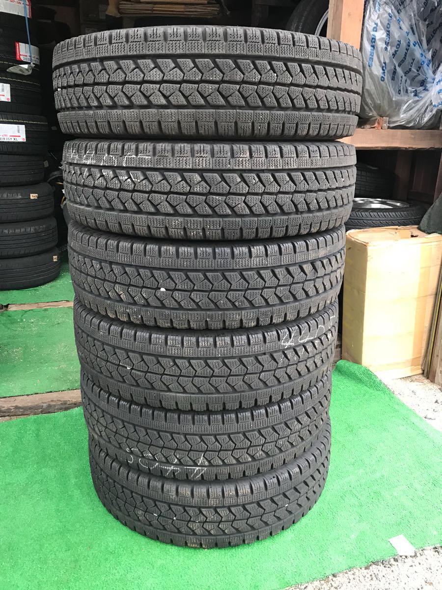 215⁄70R17.5 118⁄116L グッドイヤー 2020年製 中古スタッドレスタイヤ6 ☆