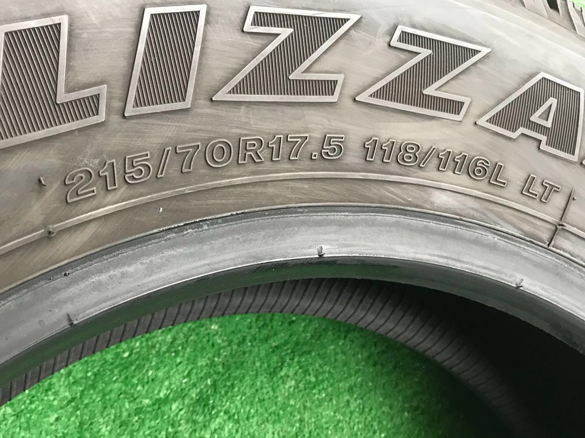 215⁄70R17.5 118⁄116L グッドイヤー 2020年製 中古スタッドレスタイヤ6 ☆