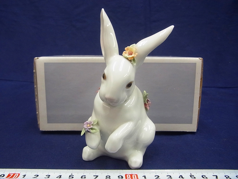Lladro】 リヤドロ 花飾りの白ウサギ LLADRO 【公式通販】