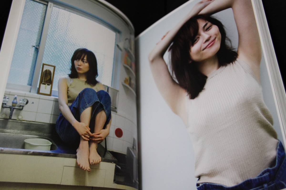 NHKの大河ドラマ『天地人』に出演した女優比嘉愛未さんの直筆サイン色紙 flap＞比嘉愛未写真集、NHK連ドラ「どんど晴れ」、「マルモのおきて