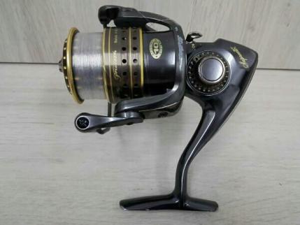 フルーガー　supreme XT 2500 S スピニングリール