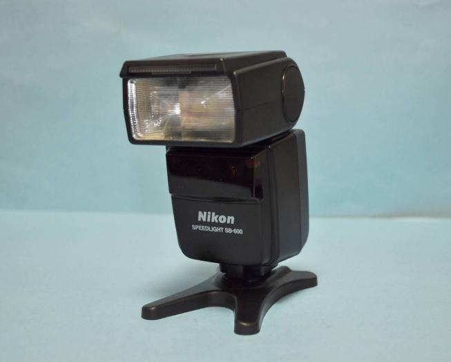 【人気SALE，豊富な】 ニコン Nikon スピードライトSB-600(ニコン用)｜売買されたオークション情報、yahooの商品情報をアーカイブ公開 - オークファン ニコン用