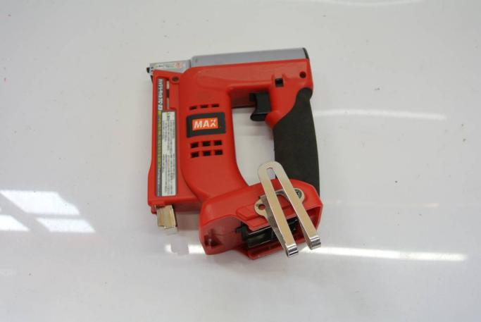 マックス　14.4V充電式タッカ　TG-Z3動作品ですがジャンク品