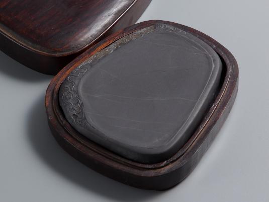 時代 古端渓雲紋硯 眼付き 唐木箱付 14.2x11.5x2.2cm(硯本体） 文房具