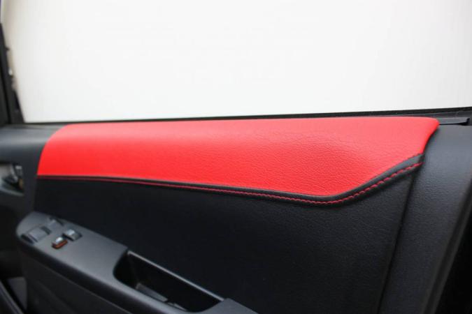 200ハイエース １～５型　フロントドアパネル　コンビネーションカラー　レザーレッド／ブラック　大特価！
