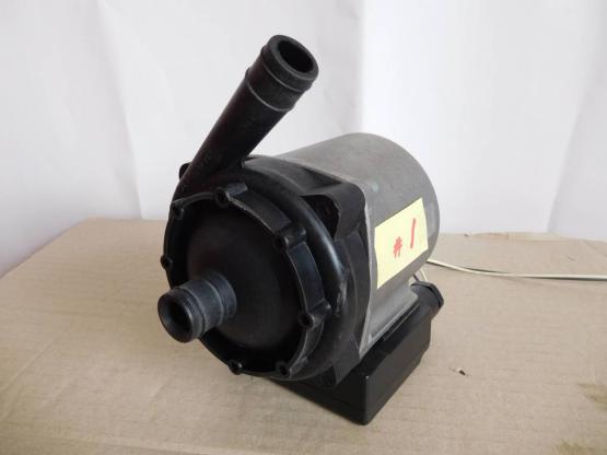 グルンドフォス温水ポンプ 　UPS15-60 JA 100V　中古 　＃1