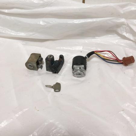 100%新品，HOT DAX ダックス 純正メインキーSET 鍵 当時物 分離式モンキーST70 Z50A Z50J 4mini シャリーにも 4Lモンキー(ホンダ用)｜売買されたオークション情報、yahooの商品情報をアーカイブ公開 - オークファン ホンダ用