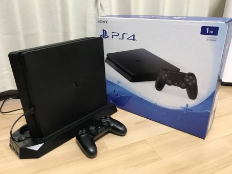 ☆PS4本体 1TB CUH-2000B ジェット・ブラック おまけ付き☆