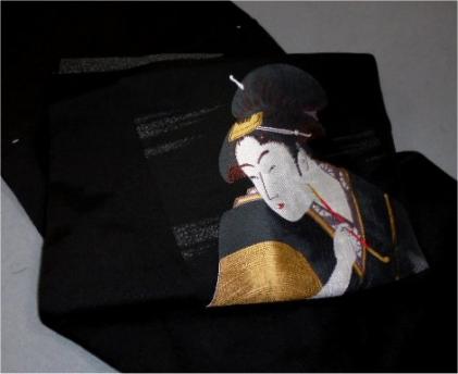 【ケイムス】名古屋帯・仕立共・黒地浮世絵・美人画柄 名古屋帯 大はしあたけの夕立 アート 栗山工房 京紅型 正絹