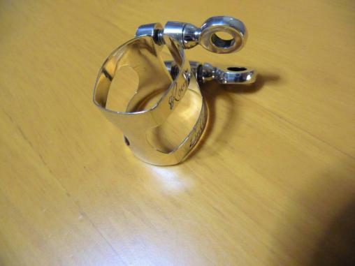 人気定番，100%新品 BULLS EYE ブルズアイ ルージュEX 逆締め ソプラノサックス用リガチャー(アクセサリー)｜売買されたオークション情報、yahooの商品情報をアーカイブ公開 - オークファン アクセサリー