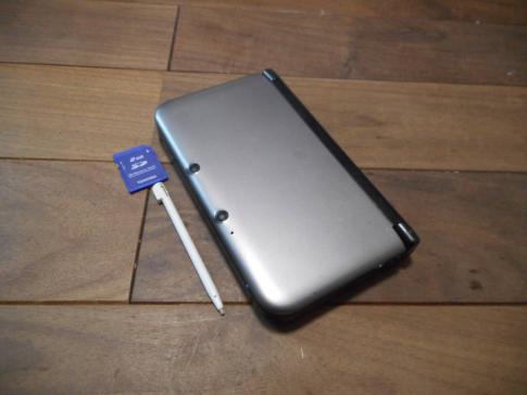 ⑪【動作OK】3DSLL本体SDカード&タッチペン付シルバー×ブラックVer11.6.0-39J【完動品動作確認済み】