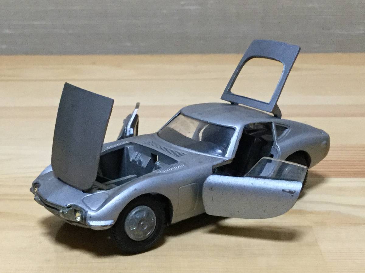 デンマーク製KIRK ミニカーTOYOTA トヨタ 2000GT (一部パーツ欠品） ♪