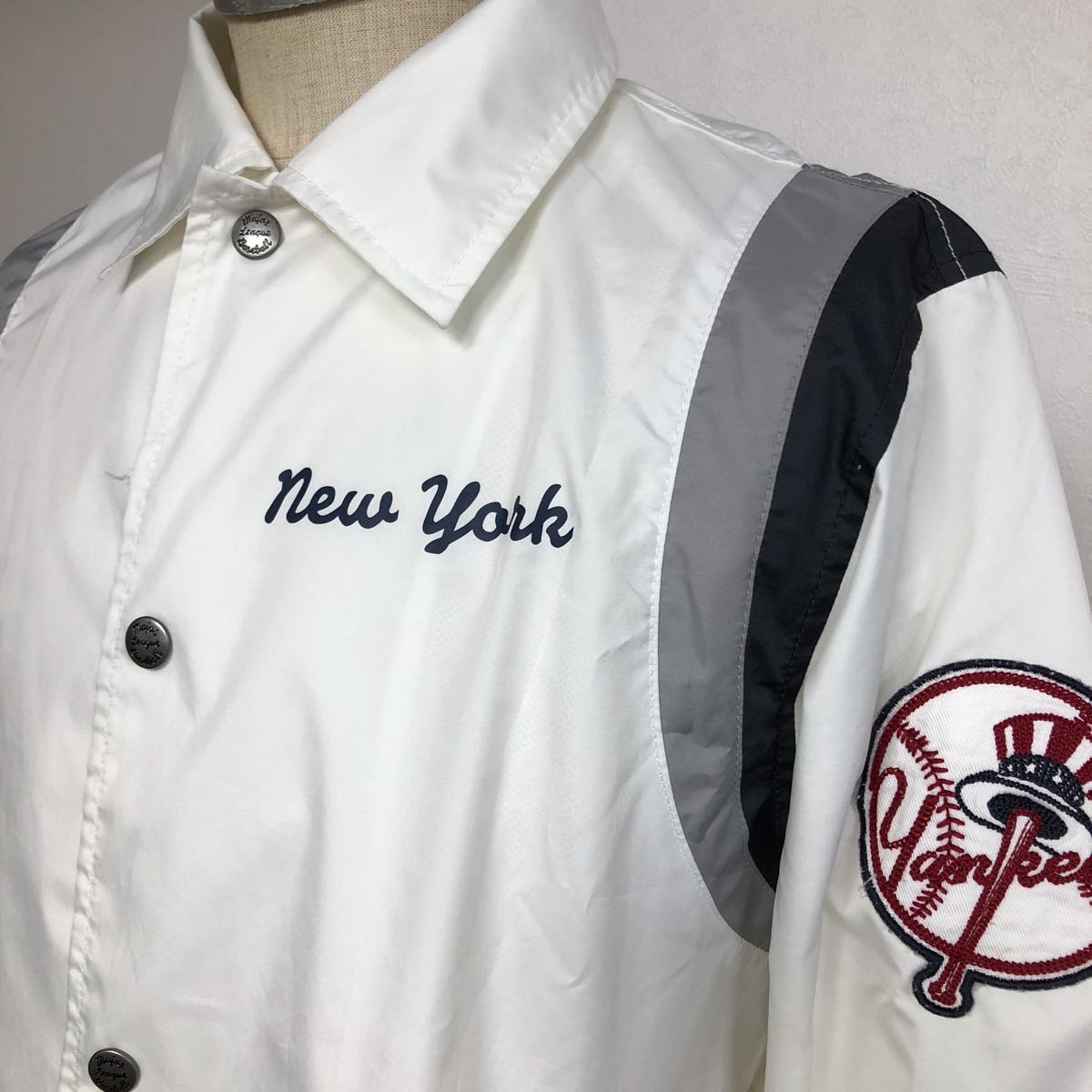 ヤンキース ナイロンジャケット M yankees ユニクロ コーチジャケット 