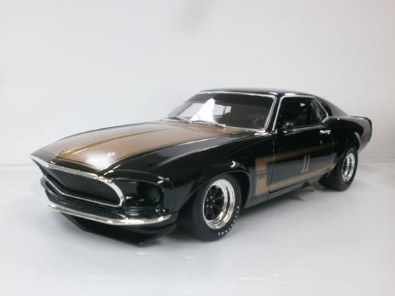 ACME 1/18 フォード マスタング BOSS 302 1969 #11 Smokey Yunick