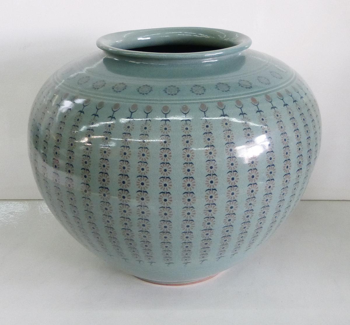 ☆花瓶/壺!振興/作 韓国青磁 花文象嵌 透七宝花瓶 USED品 花瓶/壺