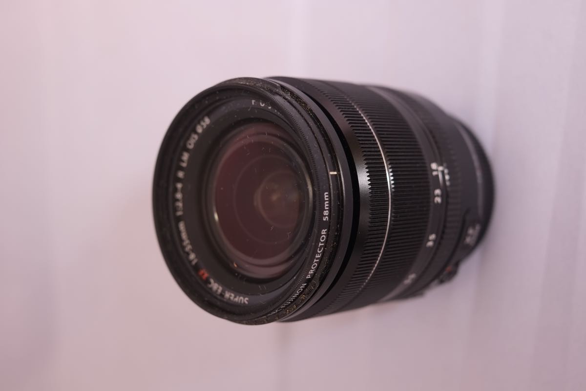 美品 純正フィルター付 FUJIFILM 標準ズームレンズ XF18-55mmF2.8-4 R 