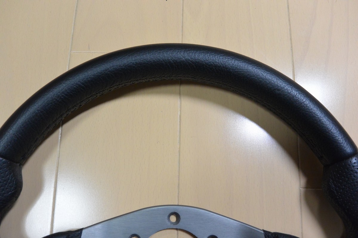 momo モモ ステアリング 32Φ RACE R-12 ハンドルMOMO(モモ