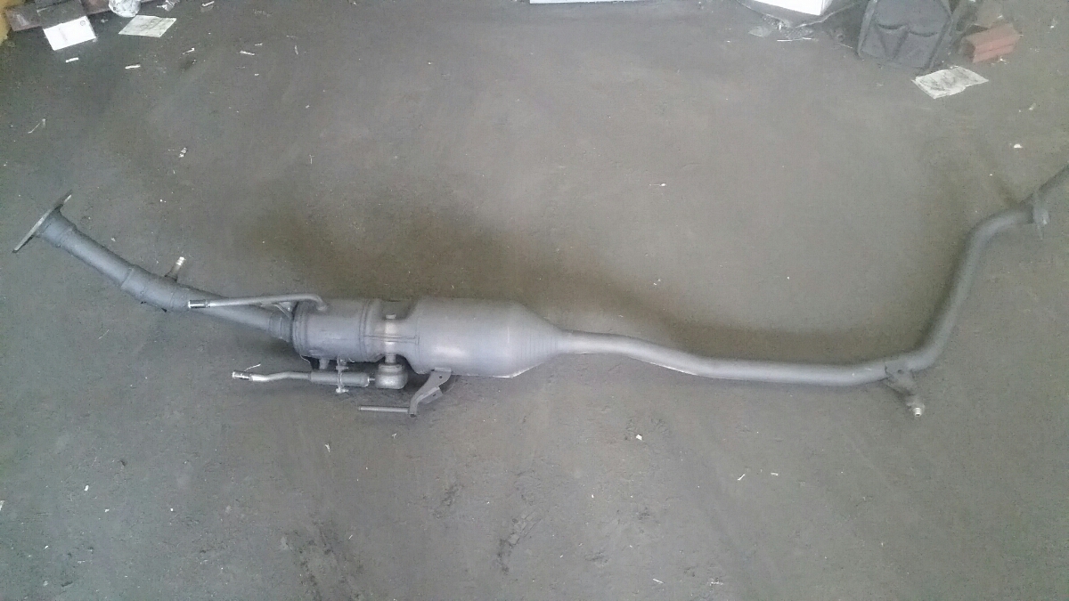 驚きの破格値，低価 30系プリウス！ワンオフ中間ストレートマフラー