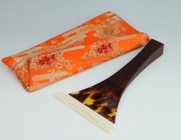 三味線用 べっ甲/鼈甲/べっこう バチ/撥/ばち 開き9.45cm 重さ