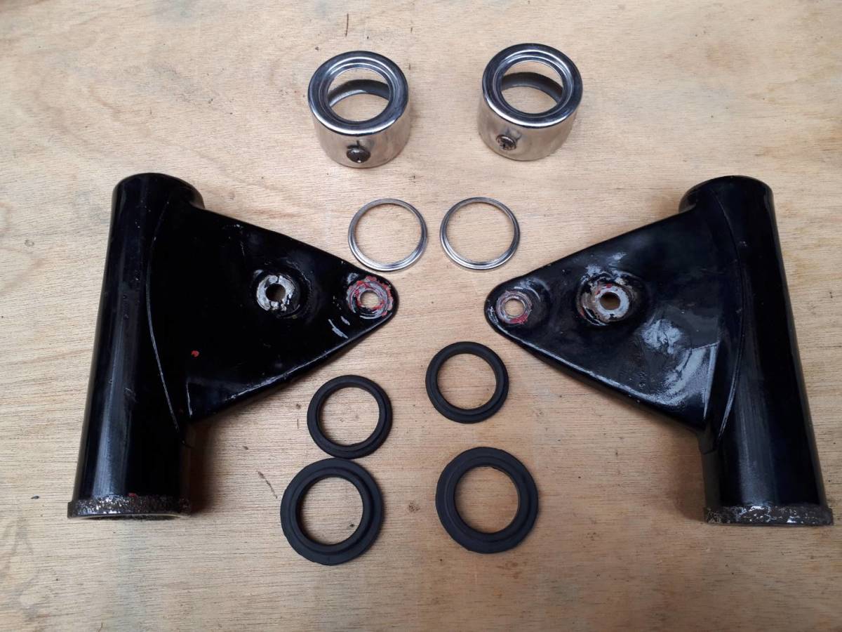 GT380 純正ヘッドライトステー ヘッドライトケースセット GT380 純正ヘッドライトステー ヘッドライトケースセット