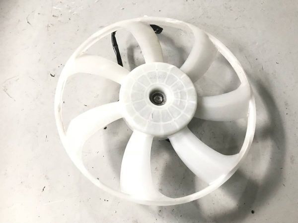 【新作入荷，品質保証】 DAA-ZVW51 プリウス 助手席側 ラジエーター電動ファン モーター付 7枚羽 16363-37060 T-4276(ラジエーター)｜売買されたオークション情報、yahooの商品情報をアーカイブ公開 - オークファン トヨタ用