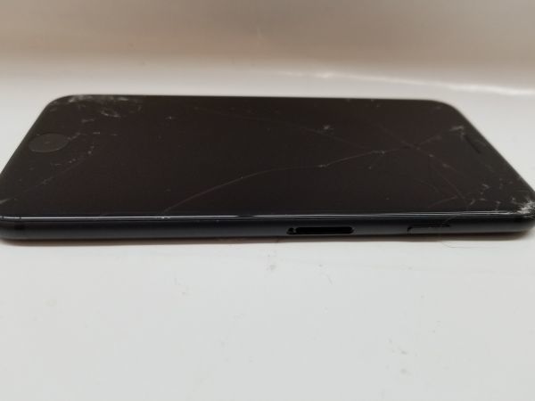 0515 ジャンク☆同梱可☆iPhone7 Q467