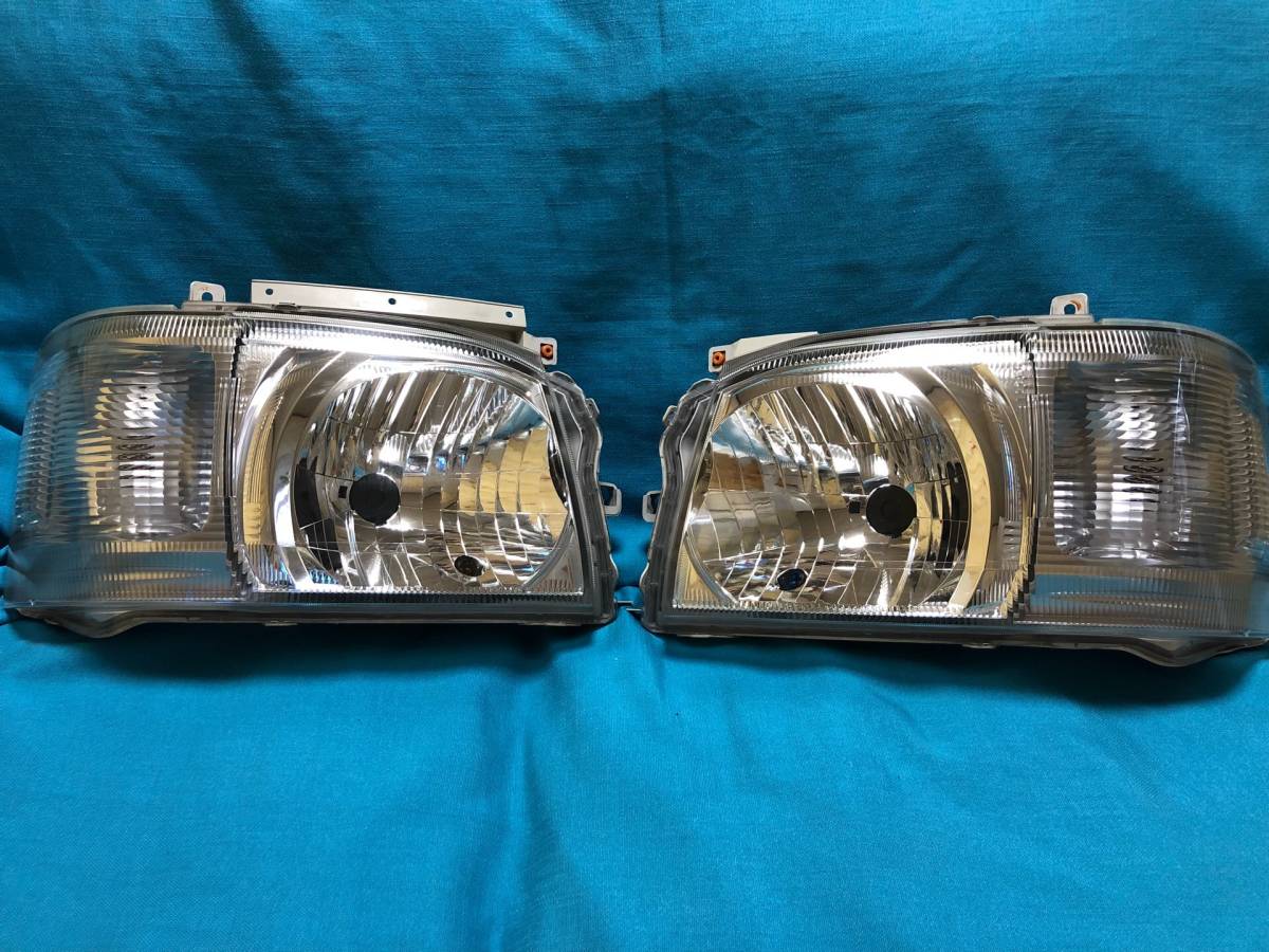 51-1392☆【値下】前期 ハロゲン ZVW40W プリウスα☆右ヘッドライト 