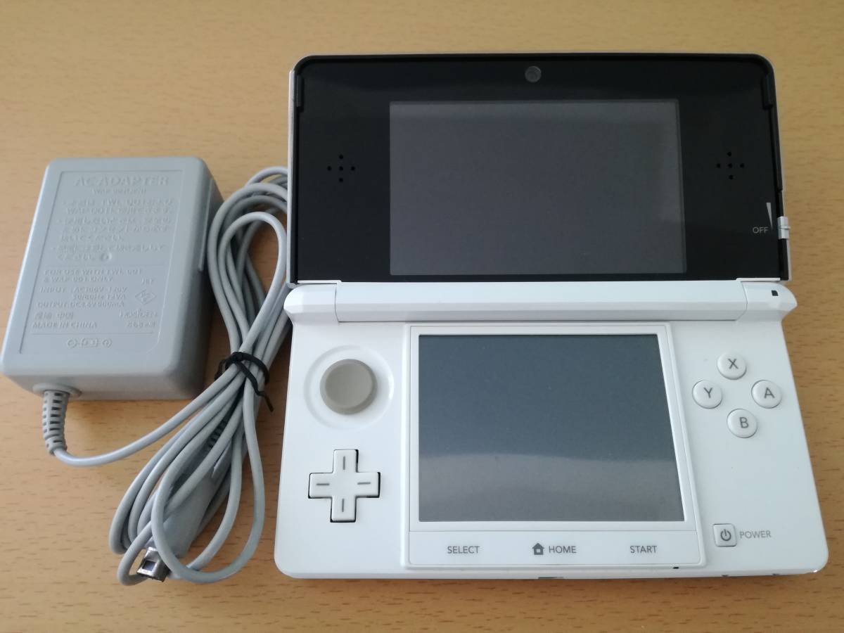 ニンテンドー 3DS アイスホワイト (付属品:充電器、タッチペン、SD