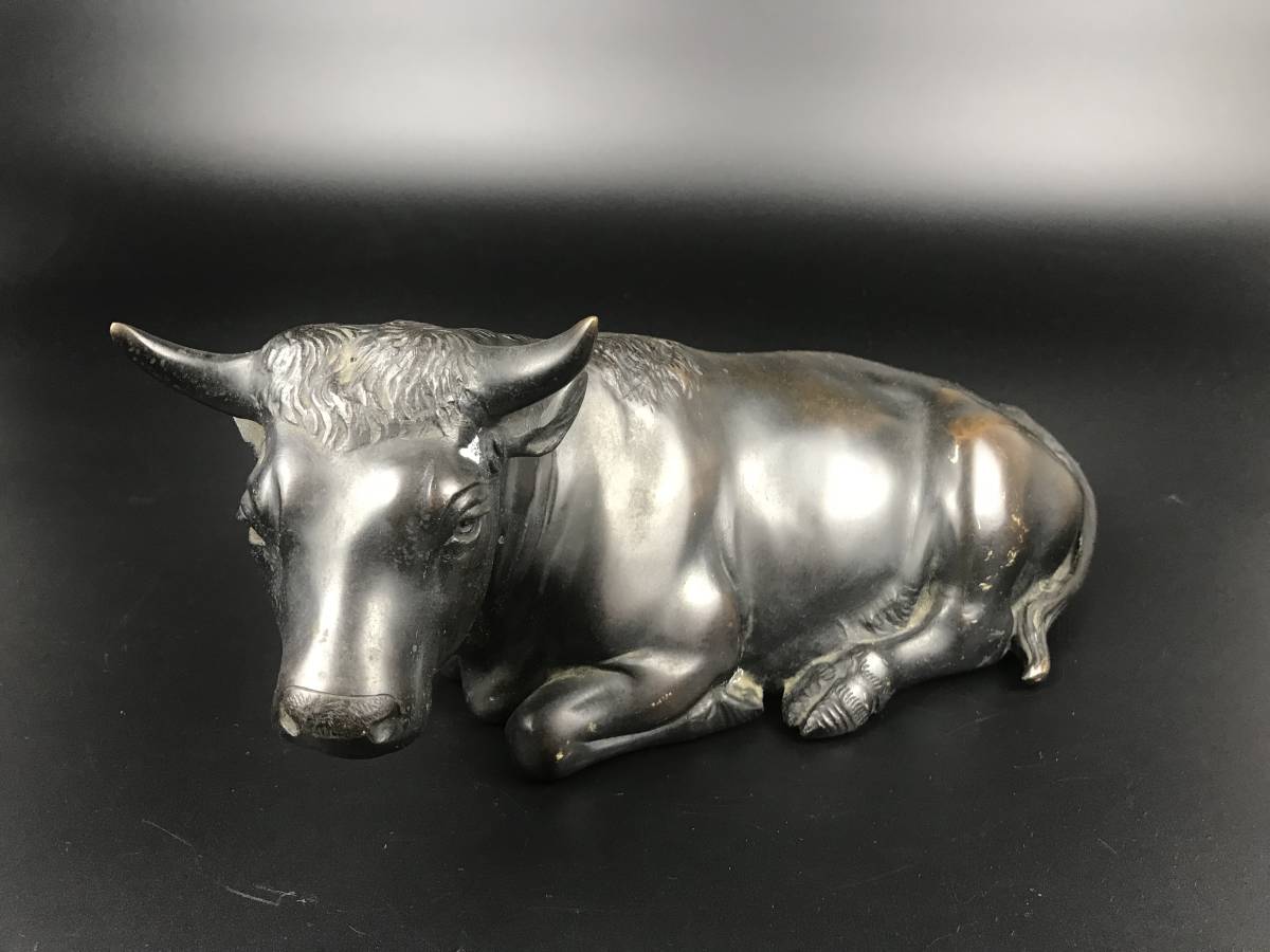 K.T】 古銅製 金工細工 牛 置物 重さ 3225 g 高さ 13.5 cm〈9