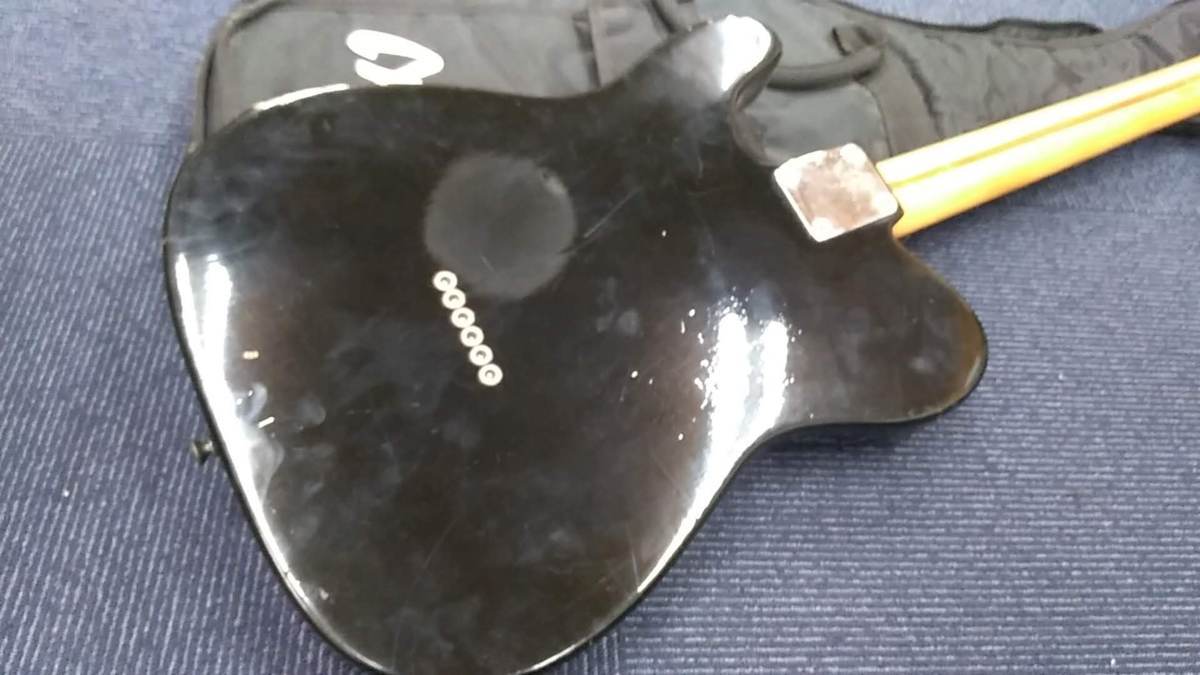 古いメーカー不明のテレキャスターとFENDER/フェンダーのソフトケース