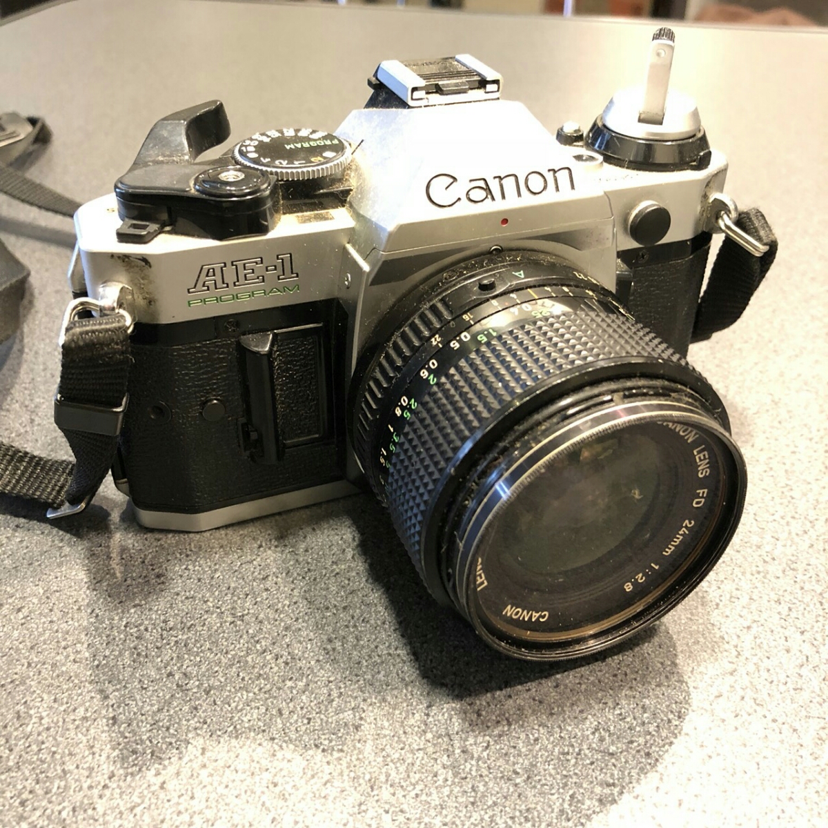 □CANON キャノン AE-1 PROGRAM カメラ+FD 24mm 1:2.8 レンズ（HF-32