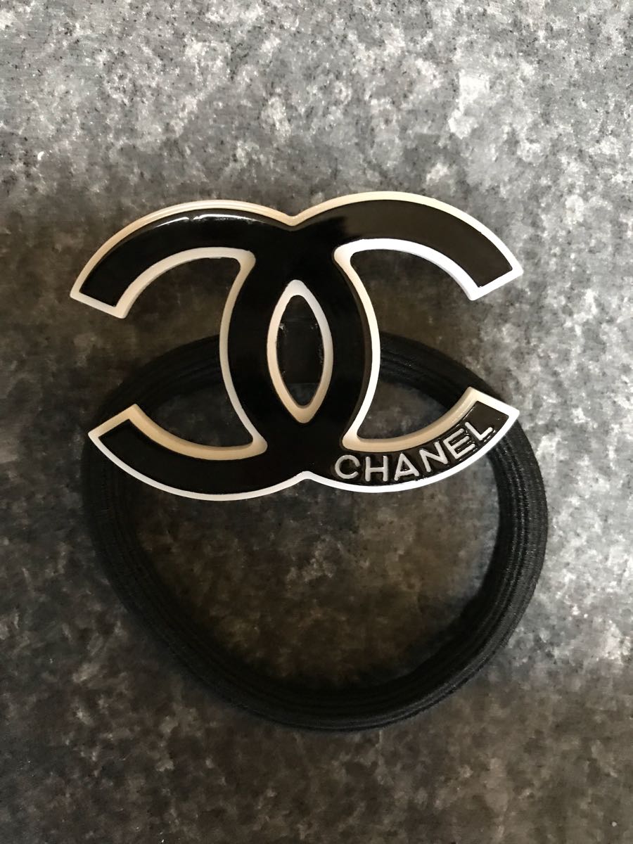 シャネルヘアゴム Chanel ノベルティ 黒白 ヘアアクセサリー 売買されたオークション情報 Yahooの商品情報をアーカイブ公開 オークファン Aucfan Com