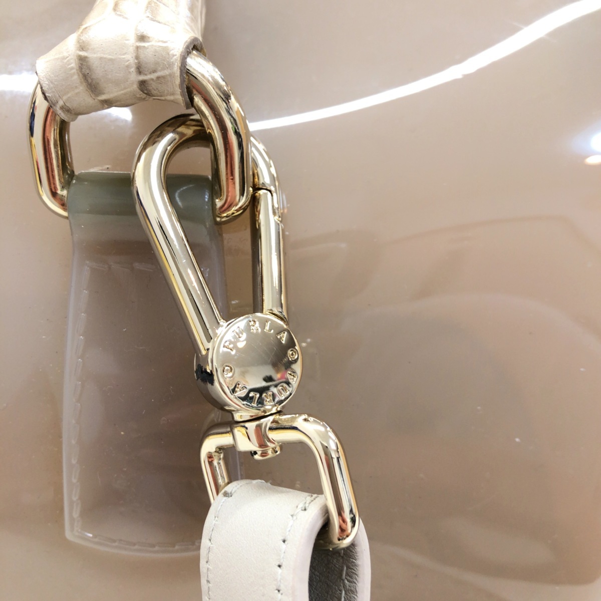 ◇美品 FURLA パイソン型押し カデナ ショルダー付き レザー 