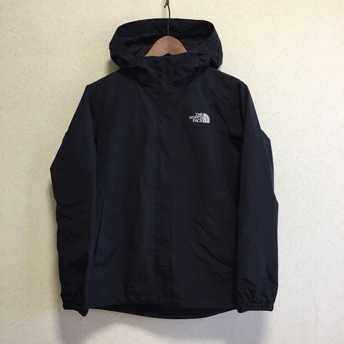 【SALE，格安】 ノースフェイス マウンテンパーカー レディースLサイズ 正規品 黒 ブラック 本物 ナイロンジャケット ウィードブレーカー 薄手(女性用)｜売買されたオークション情報、yahooの商品情報をア 女性用