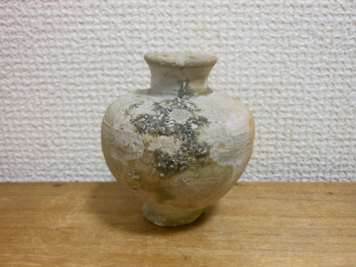 古瀬戸 | 入蘆花（ロカニイル） 鎌倉時代 CE） 室町時代 灰釉小壺（1336–