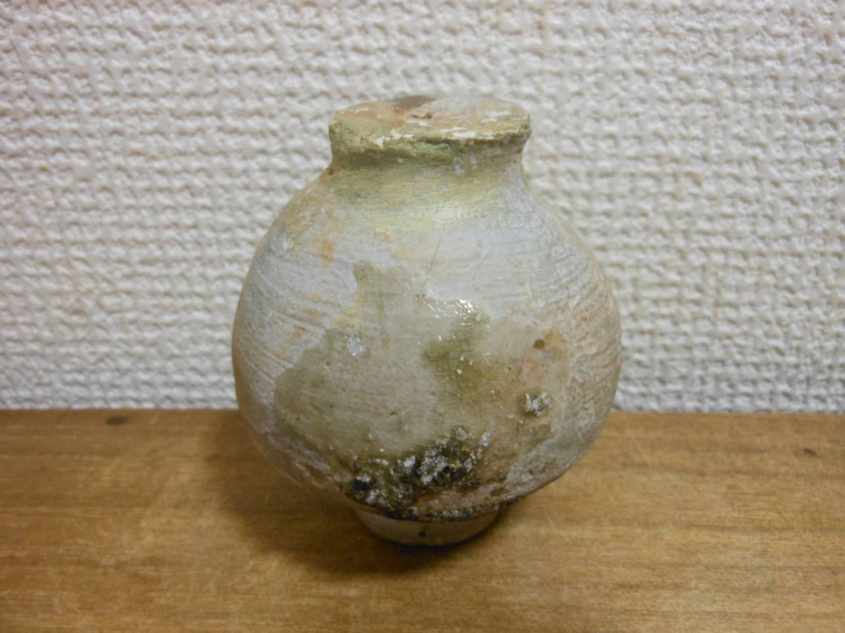 古瀬戸 | 入蘆花（ロカニイル） 鎌倉時代 CE） 室町時代 灰釉小壺（1336–