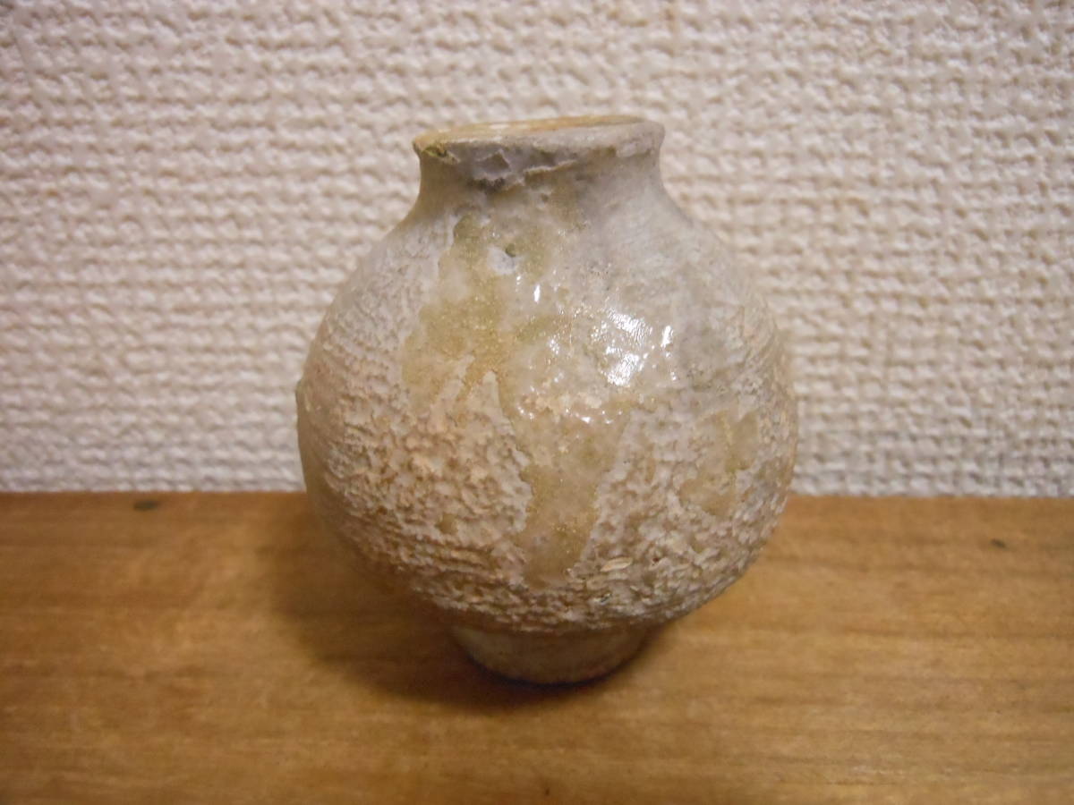 古瀬戸 | 入蘆花（ロカニイル） 鎌倉時代 CE） 室町時代 灰釉小壺（1336–